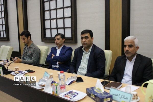 نشست صمیمی وزیر آموزش و پرورش با نمایندگان تشکل‌های دانش‌آموزی استان بوشهر