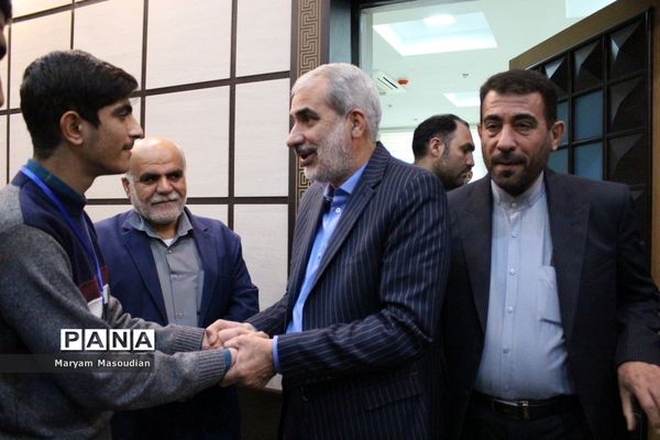 نشست صمیمی وزیر آموزش و پرورش با نمایندگان تشکل‌های دانش‌آموزی استان بوشهر