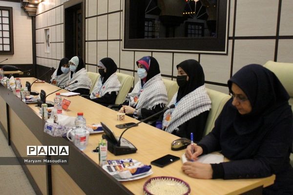 نشست صمیمی وزیر آموزش و پرورش با نمایندگان تشکل‌های دانش‌آموزی استان بوشهر