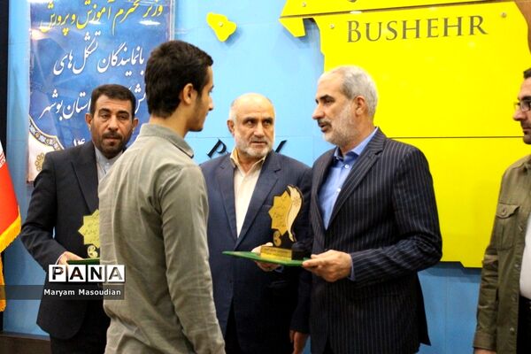 نشست صمیمی وزیر آموزش و پرورش با نمایندگان تشکل‌های دانش‌آموزی استان بوشهر
