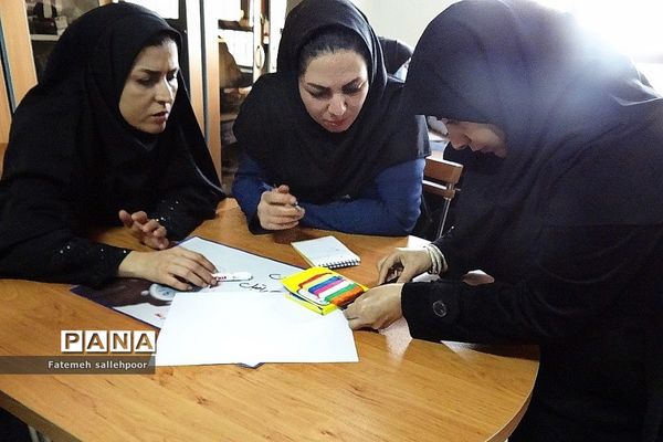 برگزاری کارگاه دانش‌افزایی دبیران با روش steam در شهرستان قرچک