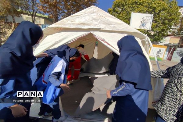 برگزاری مانور آموزشی و عملیاتی اسکان پس از زلزله در مدرسه  تربیت رودهن