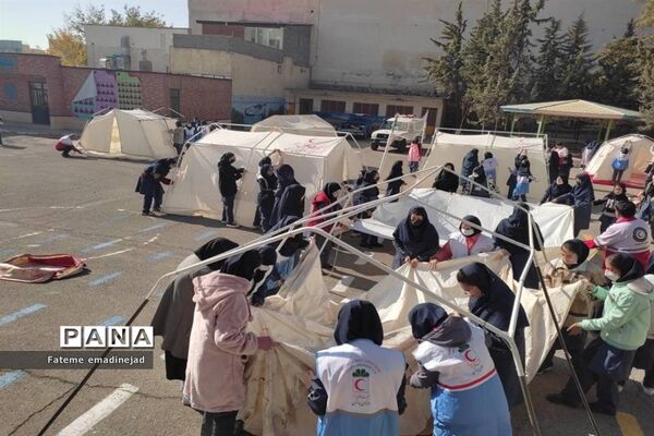 برگزاری مانور آموزشی و عملیاتی اسکان پس از زلزله در مدرسه  تربیت رودهن