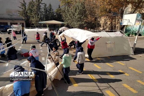 برگزاری مانور آموزشی و عملیاتی اسکان پس از زلزله در مدرسه  تربیت رودهن