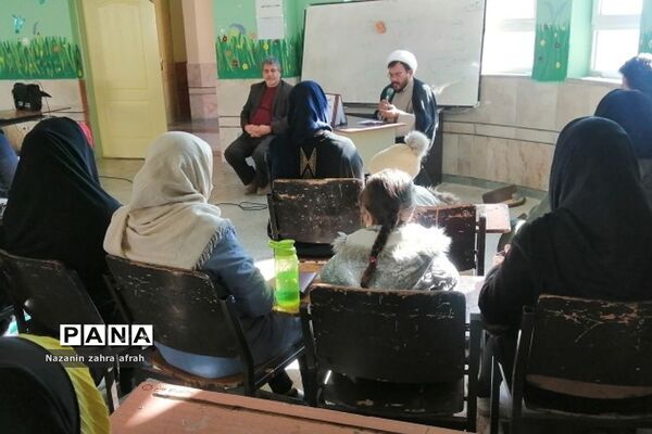 برگزاری جلسات آموزش خانواده در مدارس رودهن