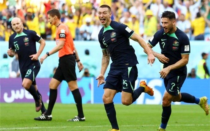 روز شیرین کانگوروها با عبور از بالای سر عقاب‌‌ها