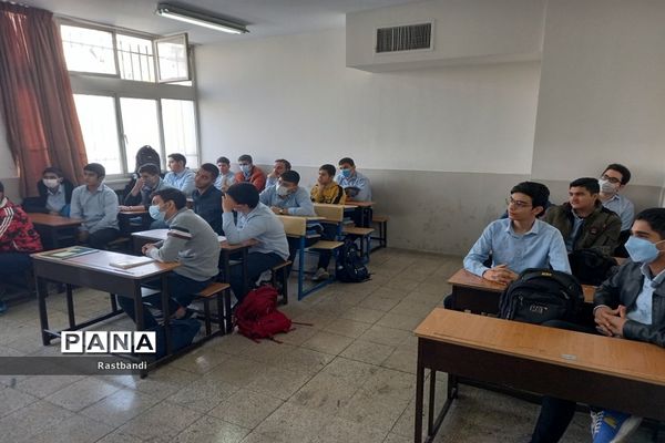 آموزش آتش‌نشانی در دبیرستان فرهنگ عرفان منطقه ۱۳