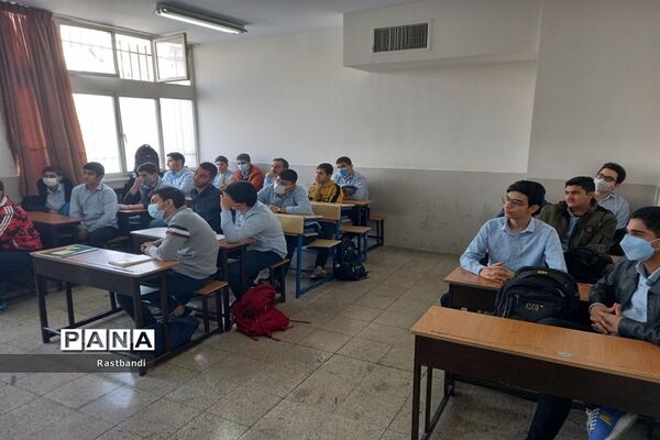 آموزش آتش‌نشانی در دبیرستان فرهنگ عرفان منطقه ۱۳
