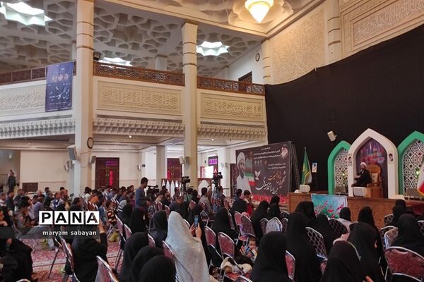 کارگاه آموزشی «بی‌هویتی زن در فرهنگ غرب و فروپاشی خانواده» در حرم مطهر شاهچراغ