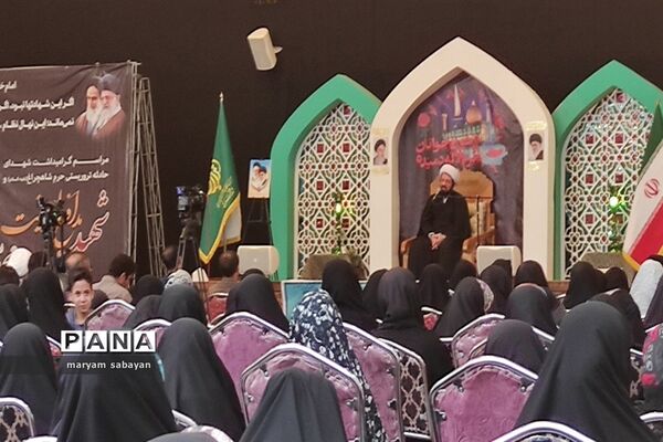 کارگاه آموزشی «بی‌هویتی زن در فرهنگ غرب و فروپاشی خانواده» در حرم مطهر شاهچراغ
