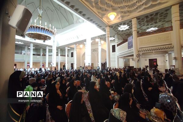 کارگاه آموزشی «بی‌هویتی زن در فرهنگ غرب و فروپاشی خانواده» در حرم مطهر شاهچراغ