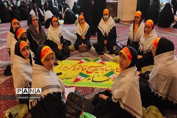 حضور دانش‌آموزان استان فارس در نماز جمعه شهر شیراز