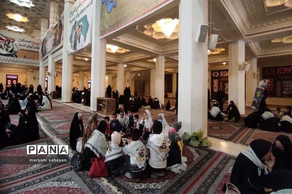 حضور دانش‌آموزان استان فارس در نماز جمعه شهر شیراز