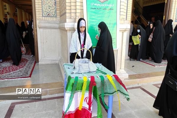 حضور دانش‌آموزان استان فارس در نماز جمعه شهر شیراز