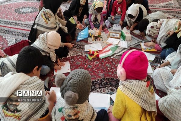 حضور دانش‌آموزان استان فارس در نماز جمعه شهر شیراز