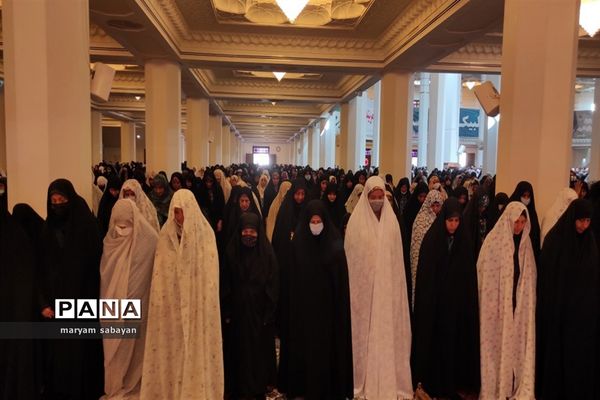 حضور دانش‌آموزان استان فارس در نماز جمعه شهر شیراز