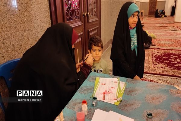 حضور دانش‌آموزان استان فارس در نماز جمعه شهر شیراز