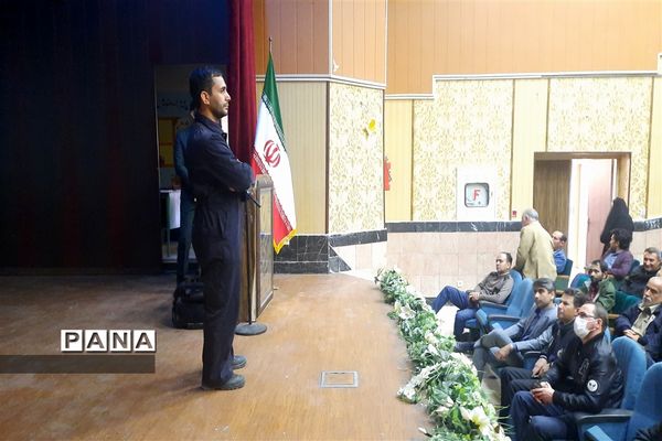 کارگاه‌ آموزشی سرایدارن و خدمات‌ مدارس ناحیه ۷مشهد