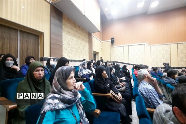 کارگاه‌ آموزشی سرایدارن و خدمات‌ مدارس ناحیه ۷مشهد