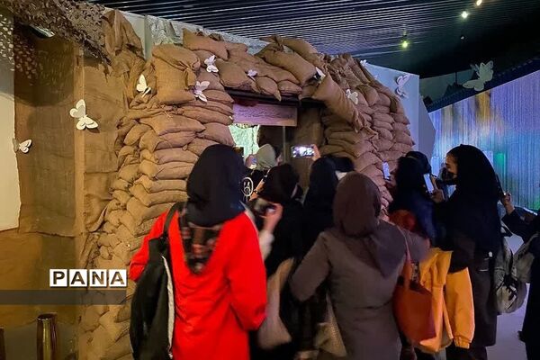 اردوی باغ موزه دفاع مقدس دانش‌آموزان مدرسه مهر آفرین رودهن