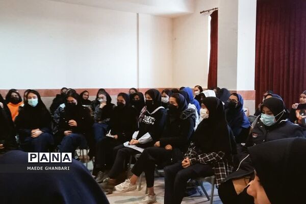 جلسه هم‌اندیشی در مدارس شهرستان پردیس