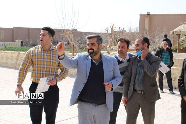 مراسم تقدیر از طلایه‌داران تعلیم و تربیت شهرستان آرادان
