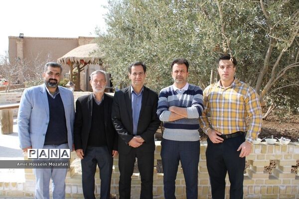 مراسم تقدیر از طلایه‌داران تعلیم و تربیت شهرستان آرادان