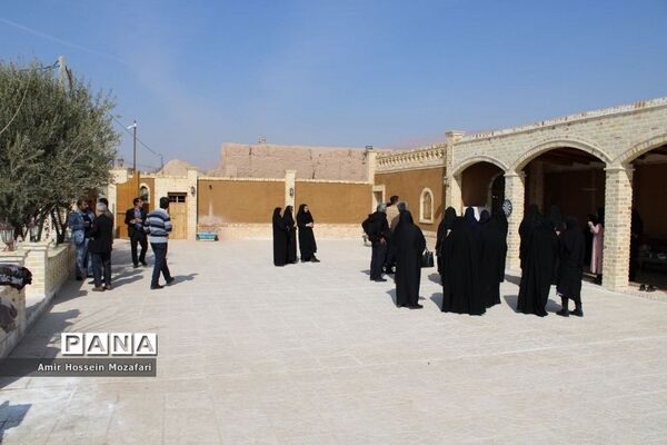 مراسم تقدیر از طلایه‌داران تعلیم و تربیت شهرستان آرادان