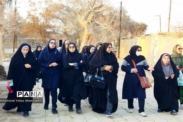 باغ‌گردی و بازدید مربیان پرورشی شهرستان سمنان از بناهای تاریخی