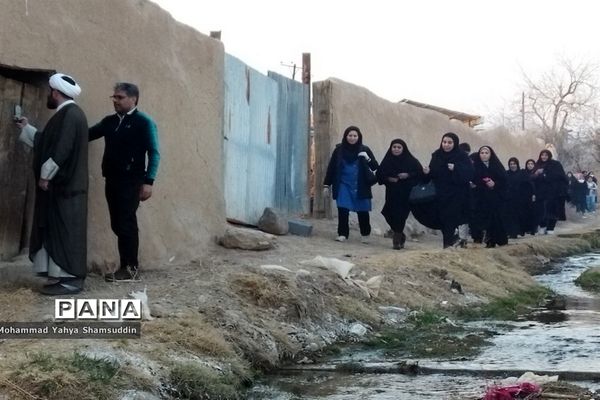 باغ‌گردی و بازدید مربیان پرورشی شهرستان سمنان از بناهای تاریخی