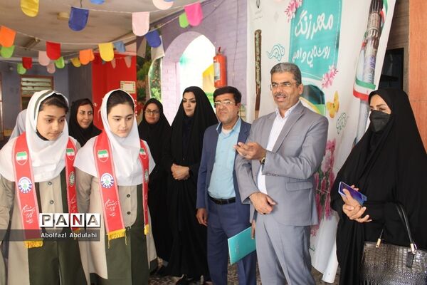 سپاس مربی توسط دانش‌آموزان پیشتاز استان بوشهر