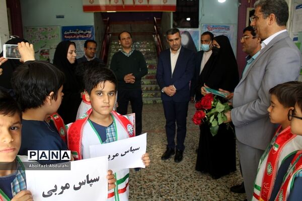 سپاس مربی توسط دانش‌آموزان پیشتاز استان بوشهر