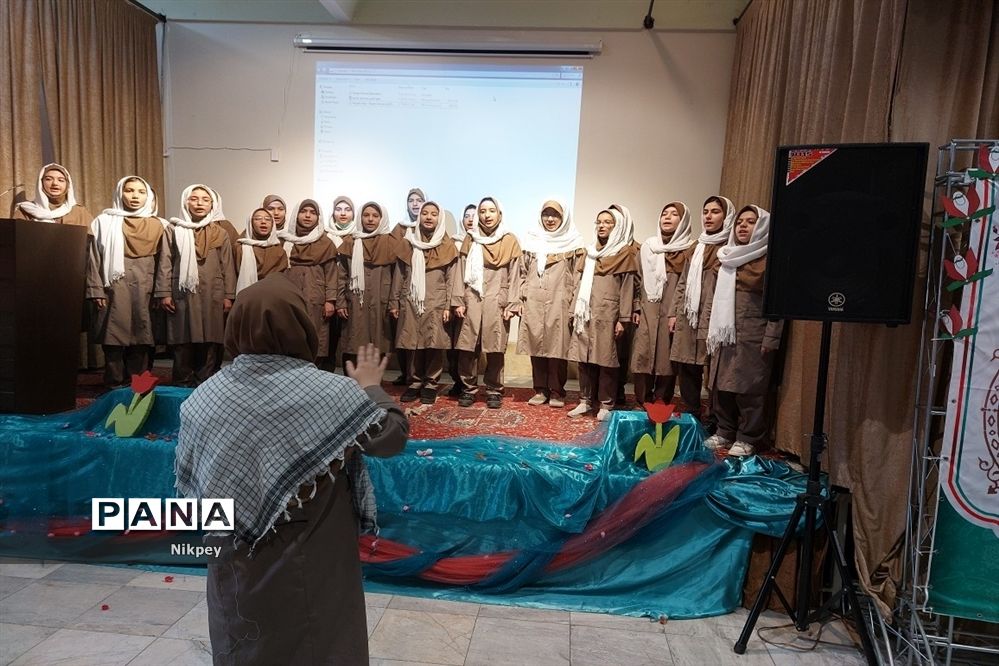 بزرگداشت هفته تربیتی در دبیرستان شاهد حجاب منطقه ۱۳