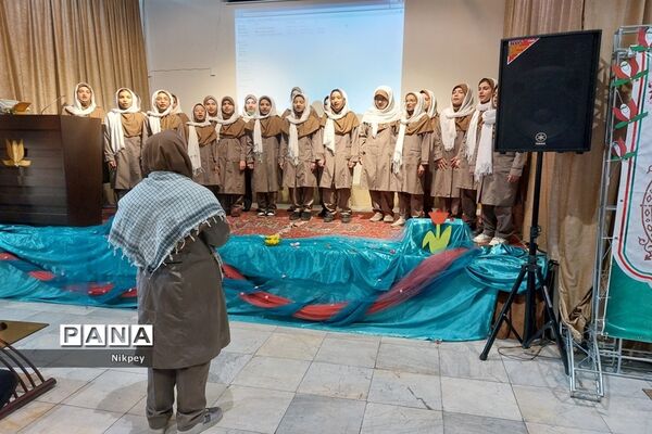 بزرگداشت هفته تربیتی در دبیرستان شاهد حجاب منطقه ۱۳