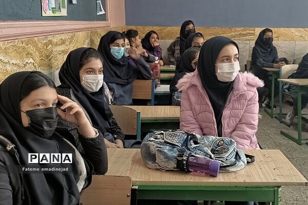 کارگاه  آموزشی هلال احمر پیرامون طرح دادرس در مدرسه تربیت رودهن