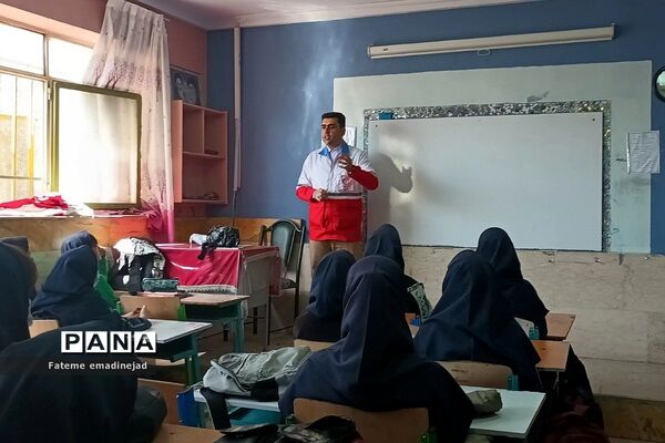 کارگاه  آموزشی هلال احمر پیرامون طرح دادرس در مدرسه تربیت رودهن