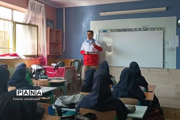 کارگاه  آموزشی هلال احمر پیرامون طرح دادرس در مدرسه تربیت رودهن