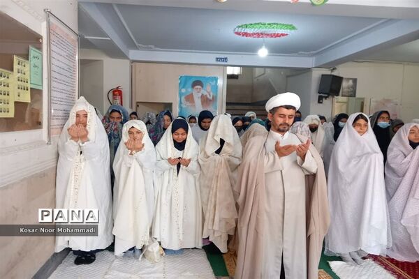 نمازجماعت درآموزشگاه آیت‌الله گلپایگانی اسلامشهر