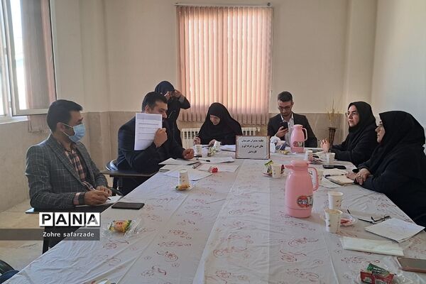 نشست کیفی و هماهنگی مدیران هنرستان‌ها در آموزش و پرورش رودهن