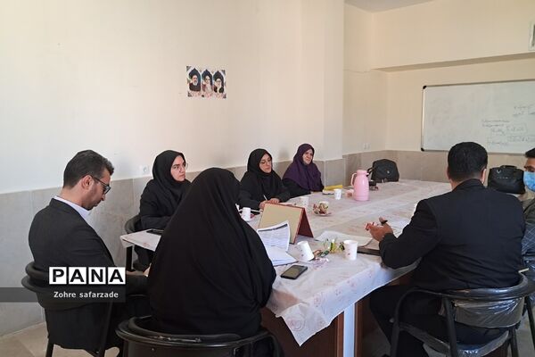 نشست کیفی و هماهنگی مدیران هنرستان‌ها در آموزش و پرورش رودهن