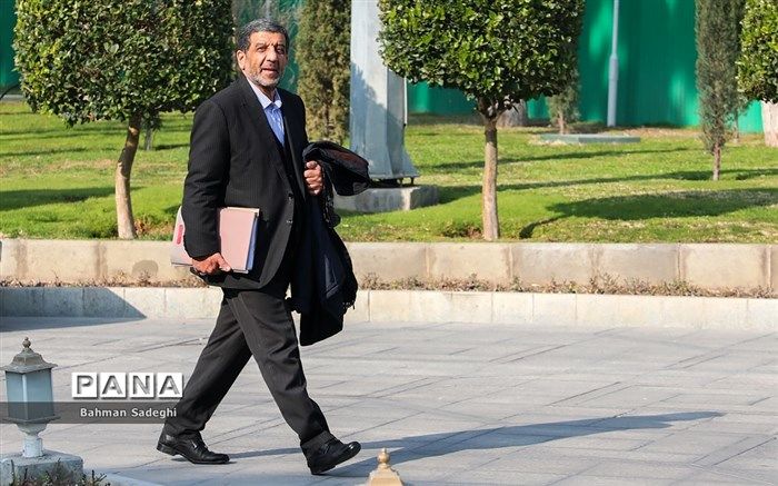 توضیح ضرغامی درباره ماجرای اختصاص سیم‌کارت بدون فیلتر به گردشگران‌