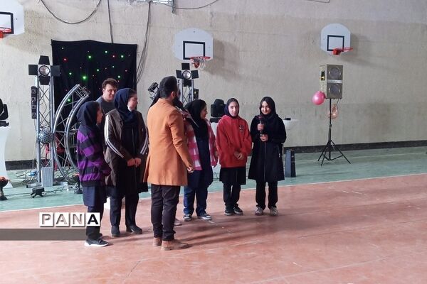 جشن بزرگ اعیاد شعبانیه و تقدیر از دانش‌آموزان دبیرستان طالقانی رودهن