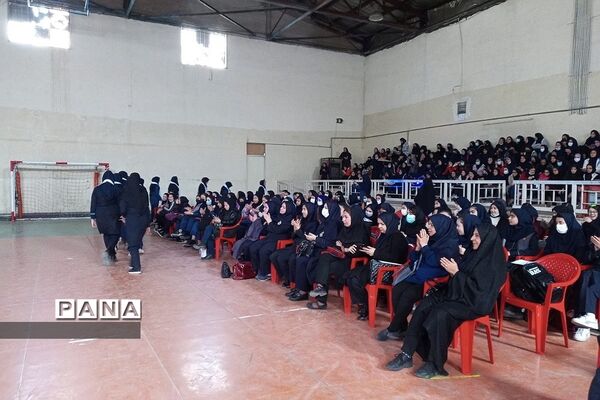 جشن بزرگ اعیاد شعبانیه و تقدیر از دانش‌آموزان دبیرستان طالقانی رودهن