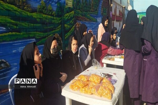 برگزاری بازارچه کار آفرینی در دبیرستان فیاض  کاشمر