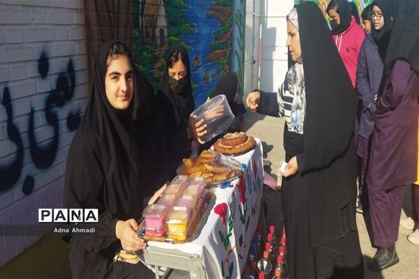 برگزاری بازارچه کار آفرینی در دبیرستان فیاض  کاشمر