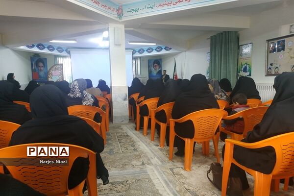 برگزاری جلسه هدایت تحصیلی ویژه والدین دانش‌آموزان دبیرستان شاهد هاجر