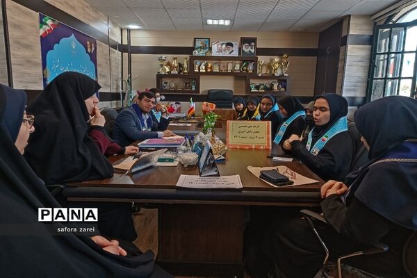 نشست ماهانه مجلس دانش‌آموزی ناحیه چهار شیراز