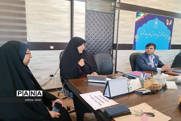 نشست ماهانه مجلس دانش‌آموزی ناحیه چهار شیراز
