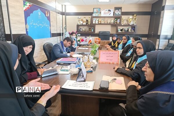 نشست ماهانه مجلس دانش‌آموزی ناحیه چهار شیراز