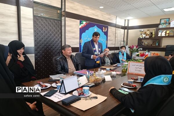 نشست ماهانه مجلس دانش‌آموزی ناحیه چهار شیراز